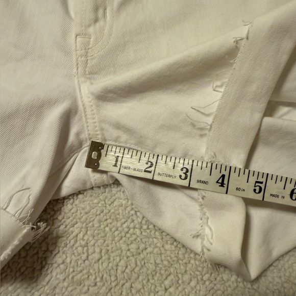 GAP Optic White 5" Mid Rise Girlfriend Cutoff Cuffed Jean Shorts Denim - Picture 8 of 12